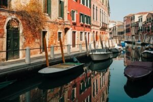 Traverc pexels-helena-jankovicova-kovacova-12068701-1-300x200 Experience the Elegance of Venice Through Private Tours to Venice  