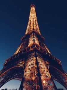 Traverc pexels-flo-dahm-699466-1-225x300 Why is Paris so popular for art lovers?  